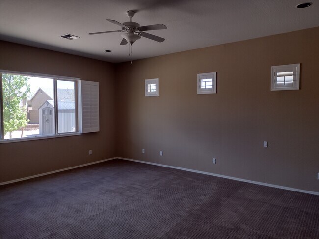 Foto del edificio - 5537 N Kerwood Loop