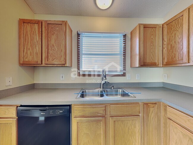 Foto del edificio - 7786 Waggoner Chase Blvd