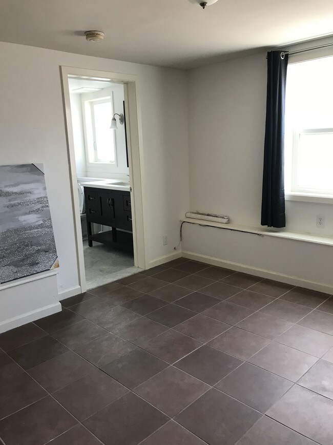 Main Room - 2583 47th Ave