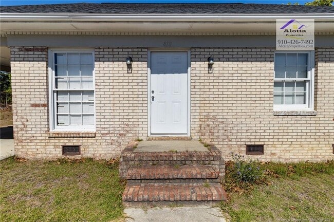 Building Photo - 818 Grambling Ct