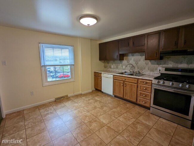 Building Photo - 2 br, 1.5 bath Townhome - 628 Peachview Ln