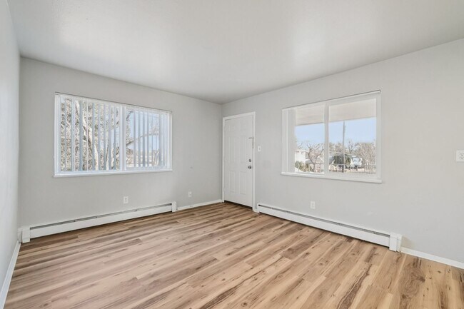 Foto del edificio - 319 E Brookside St