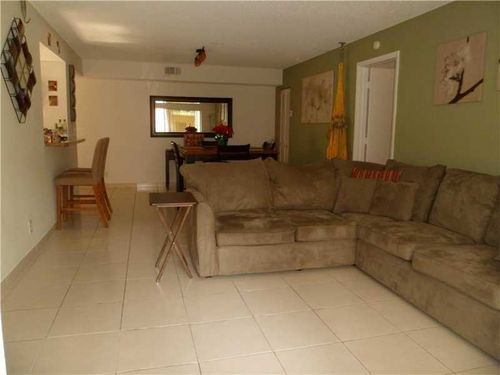 Foto del edificio - 12069 Royal Palm Blvd