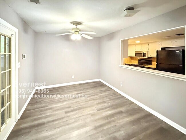 Foto del edificio - Comfortable and Convenient 3-Bedroom Townh...