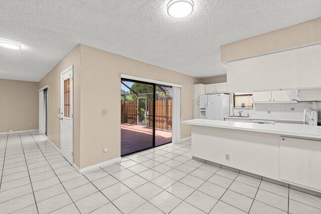 Foto del edificio - 7633 Courtyard W Run