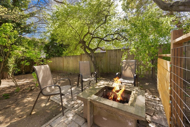 Foto del edificio - 11520 Roosevelt Way NE