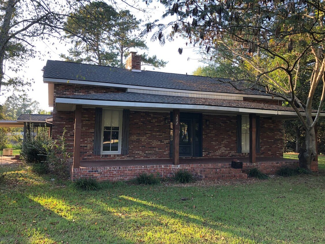 Primary Photo - SPACIOUS THREE BEDROOM, TWO BATH HOME