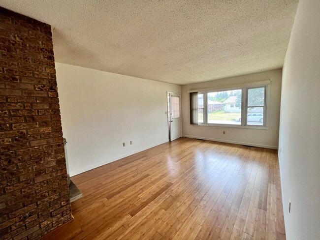 Building Photo - 1002 E Willard St