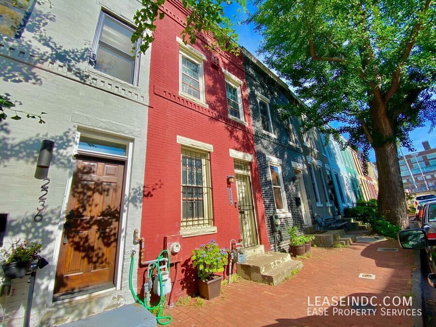 Primary Photo - 2238 12th Pl NW