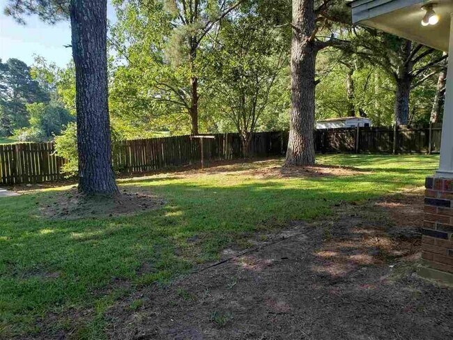 Building Photo - 2213 Forest Park Dr