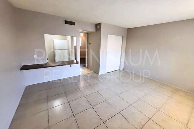 Foto del edificio - 9230 N 6th St