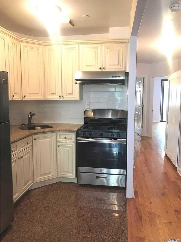 Primary Photo - 71-24 163rd St