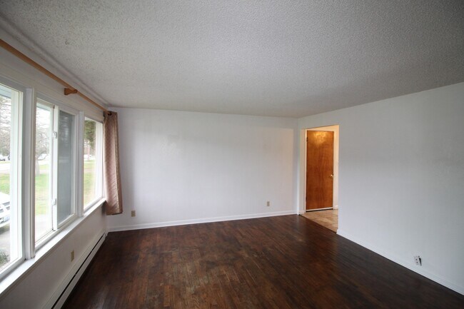 Foto del edificio - 2 Bed 1 Bath - Excellent Condition - Pet F...