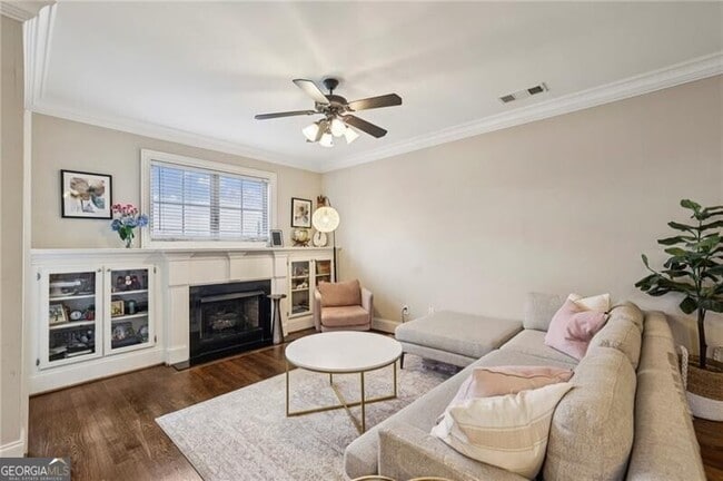 Building Photo - 305 Le Gran Bend