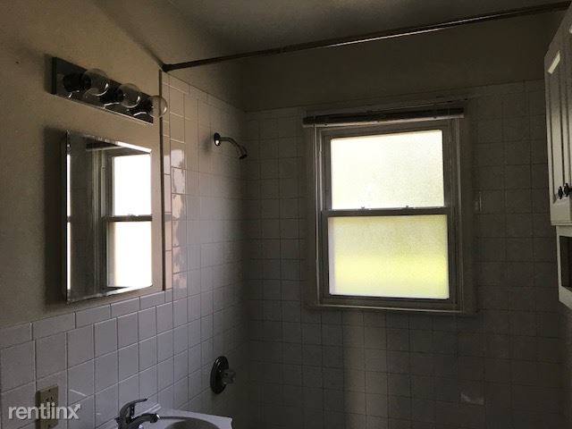 Building Photo - 2 br, 1 bath Apartment - 3106 W Mentor