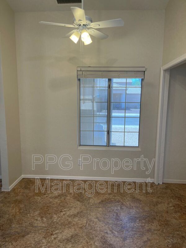 Foto del edificio - 13597 W Desert Flower Dr