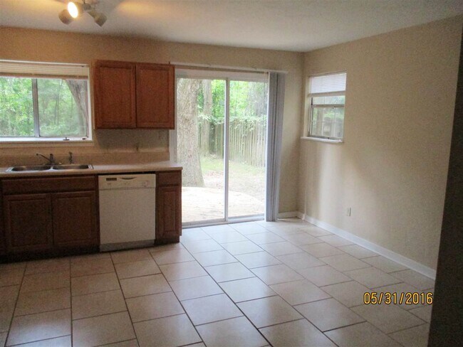 Building Photo - 2666 Faversham Dr