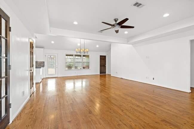 Foto del edificio - 1526 Adkins Rd