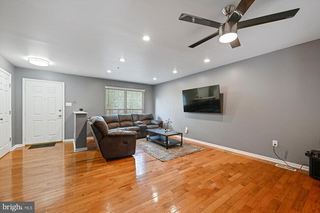 Foto del edificio - 11107 Hollowbrook Rd