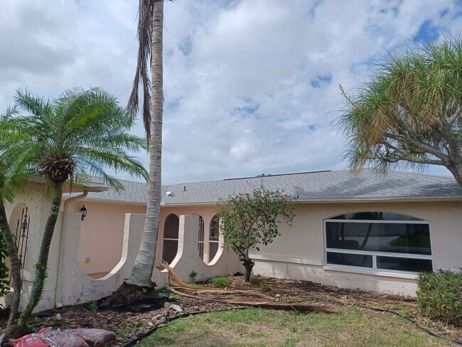 Foto del edificio - Newly Renovated Pool home, Direct Gulf Acc...