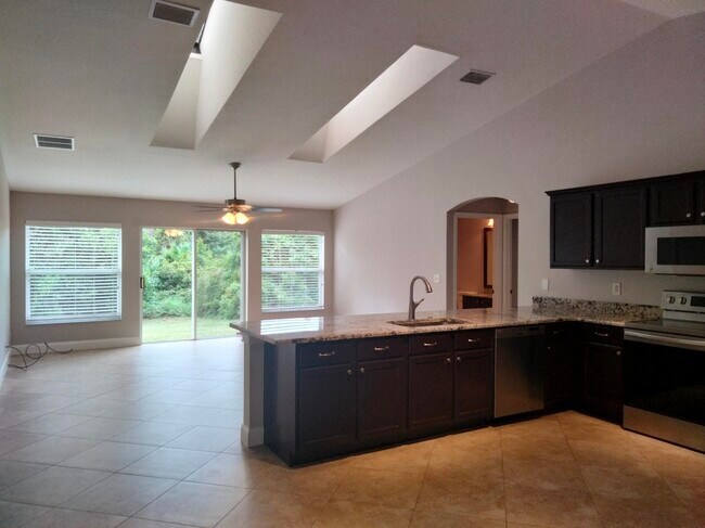 Foto del edificio - 4634 SW Tacoma St