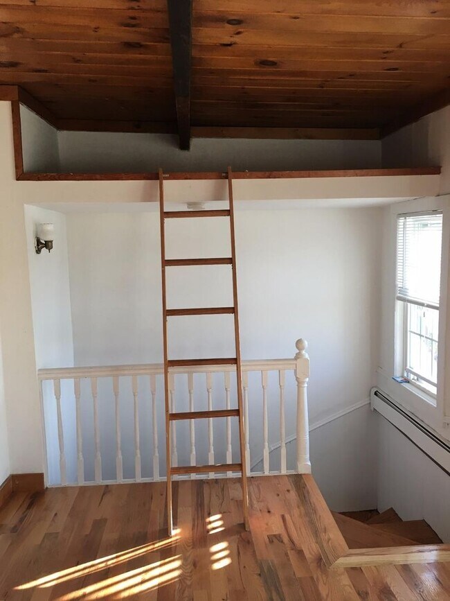 Foto del edificio - Large studio loft with laundry in unit