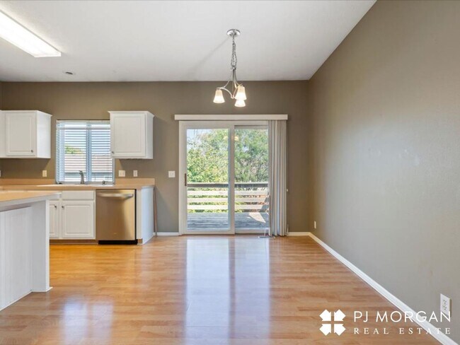 Foto del edificio - 14464 Saratoga St