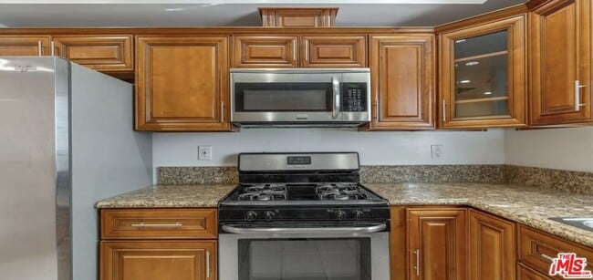 Foto del edificio - 2020 Hillcrest Dr