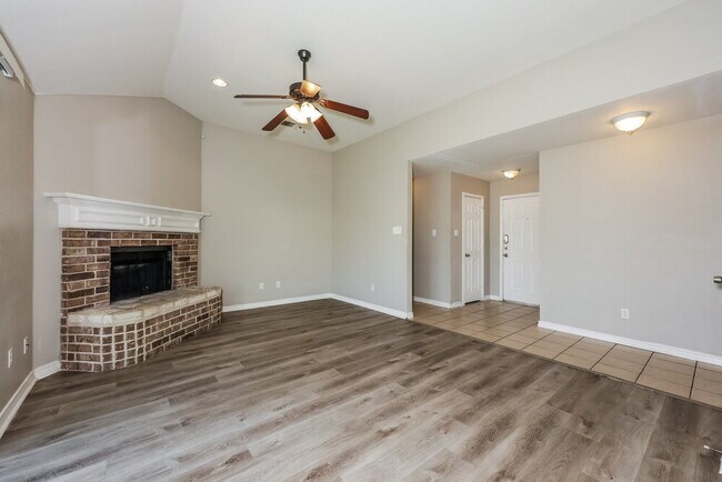 Foto del edificio - 409 Partridge Cir