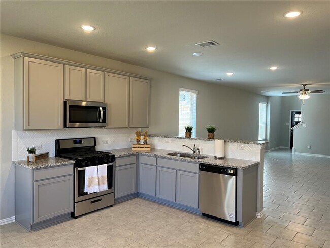 Building Photo - 31418 Horseshoe Meadow Bend Ln