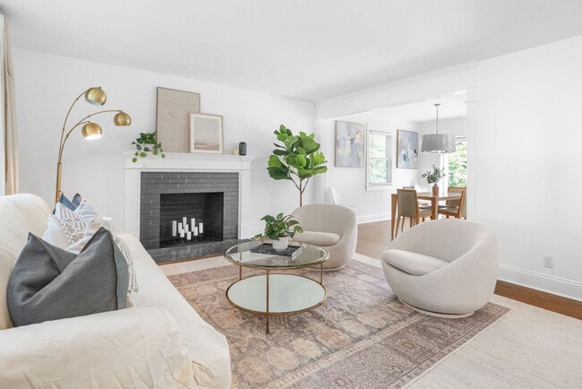 Building Photo - 130 Gaymoor Dr