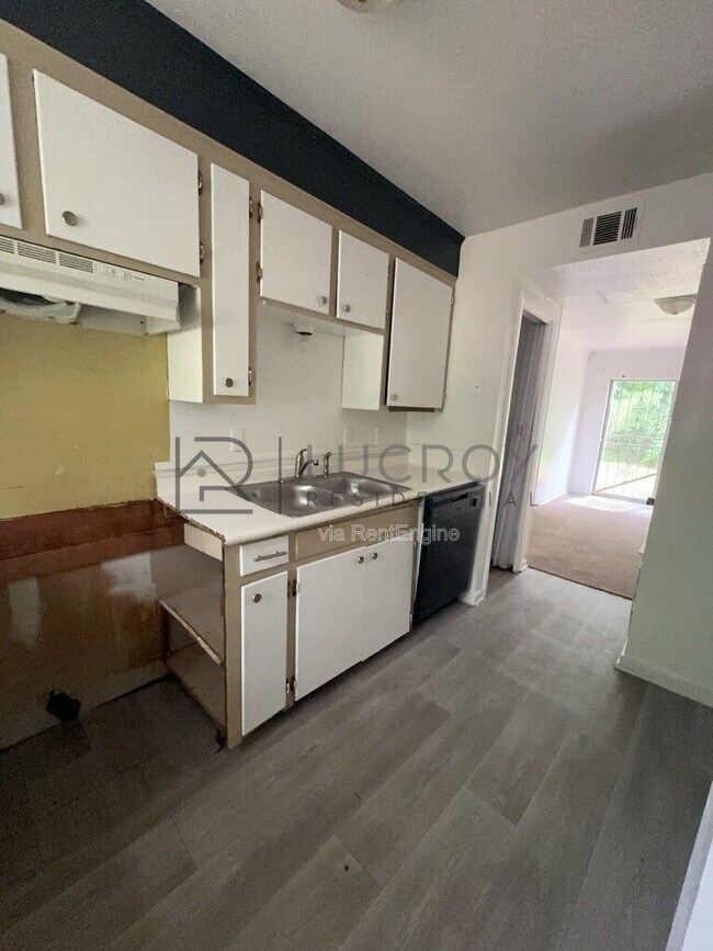 Foto del edificio - 2136 East Dr