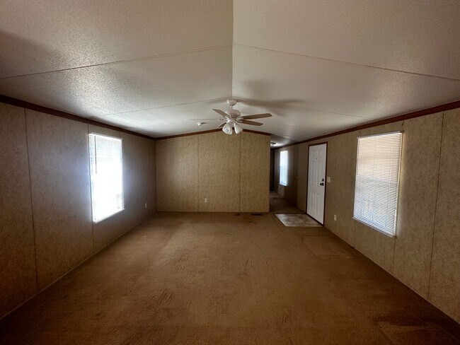 Building Photo - Welcome to Ranchland Acres!!!