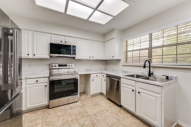 Foto del edificio - 401 Pebble Way