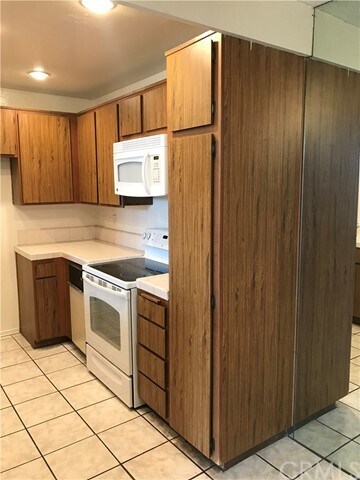 Foto del edificio - 21372 Brookhurst St