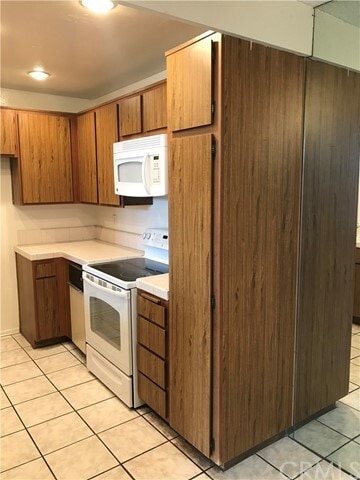 Building Photo - 21372 Brookhurst St