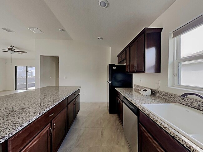 Building Photo - 4600 Glencrest Loop