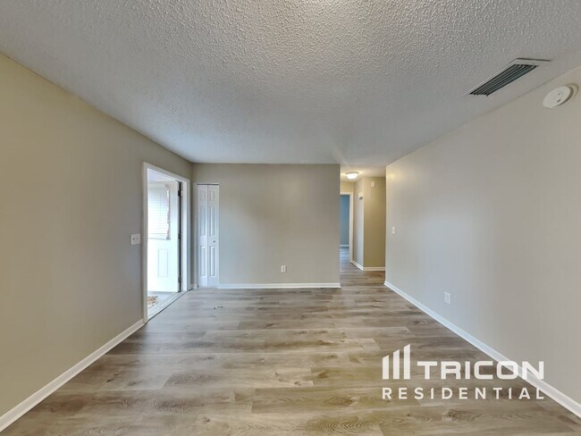 Foto del edificio - 405 Silver Hill Dr