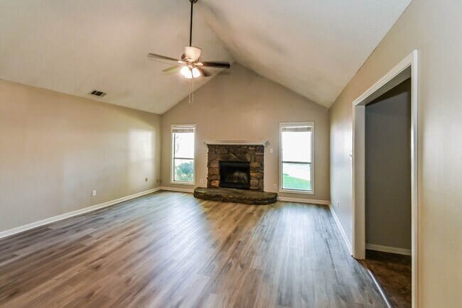Building Photo - 4864 Barkshire Dr