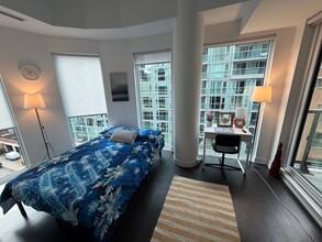 Building Photo - Flex Room with Balcony ? St Patrick St & Dundas St W