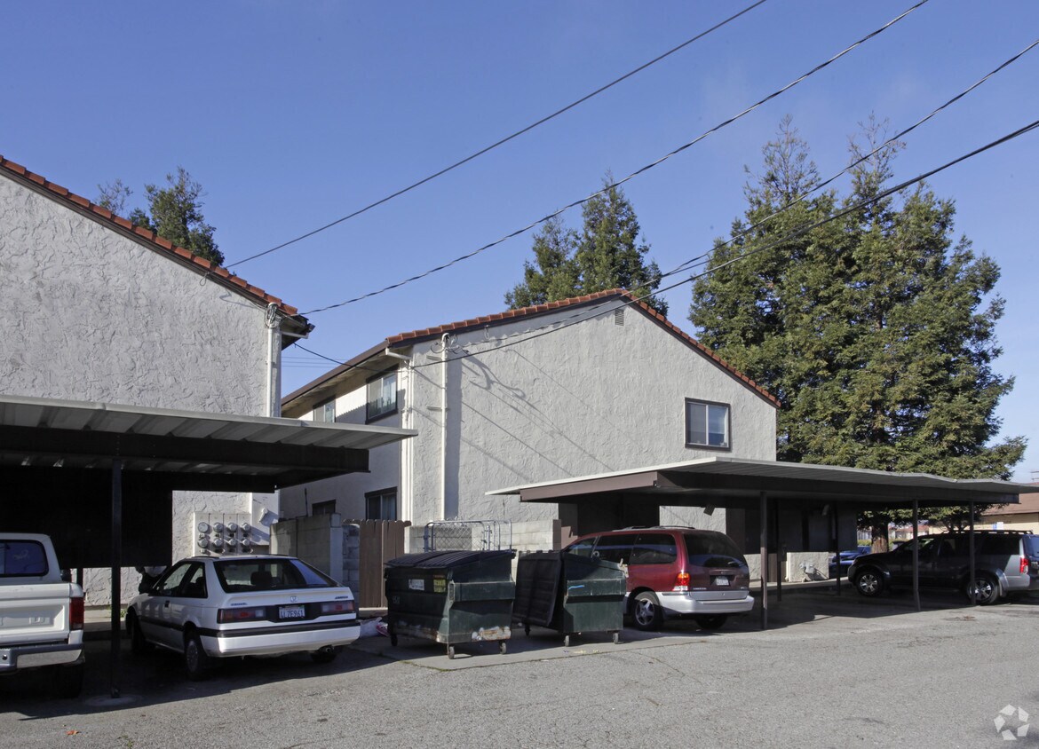 Building Photo - 2050 Eisenhower Dr