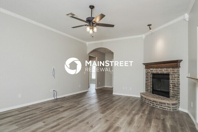 Building Photo - 3 Bedroom Pet-Friendly Home in YUKON, OK with Main Street Renewal