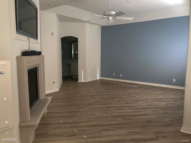 Building Photo - 2 br, 2.5 bath Condo - 83 Plaza de las Flores