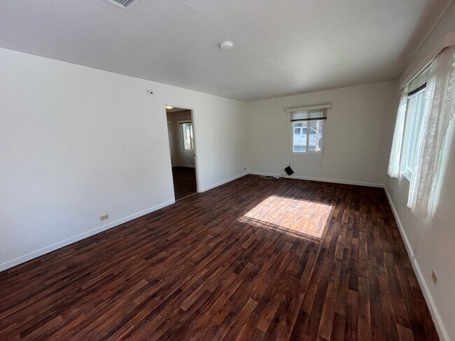 Foto del edificio - 768 W Pine St