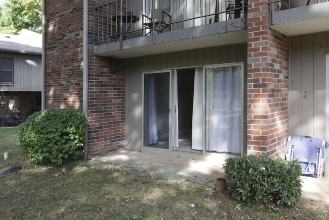 Patio on back - 8530 Brasilia Ct