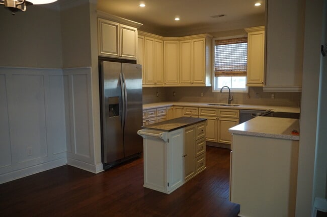 Building Photo - 316 NE 59th St