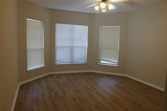 Foto del edificio - 1751 Heddon Falls Dr