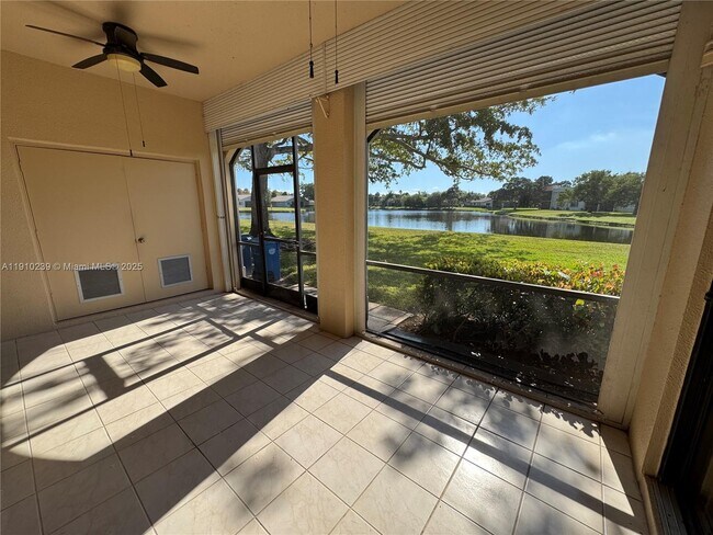 Building Photo - 573 Racquet Club Rd