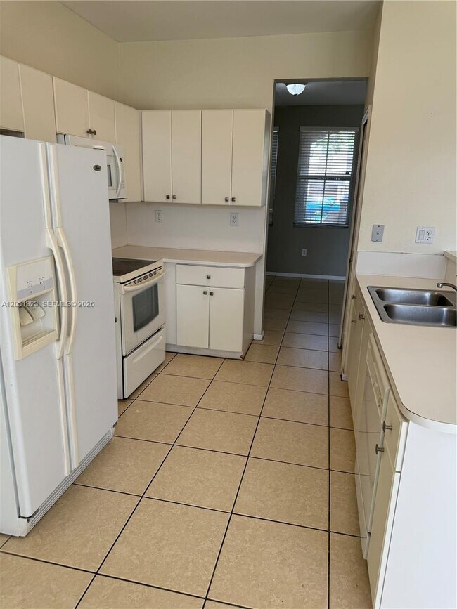 Foto del edificio - 944 SW 154th Path