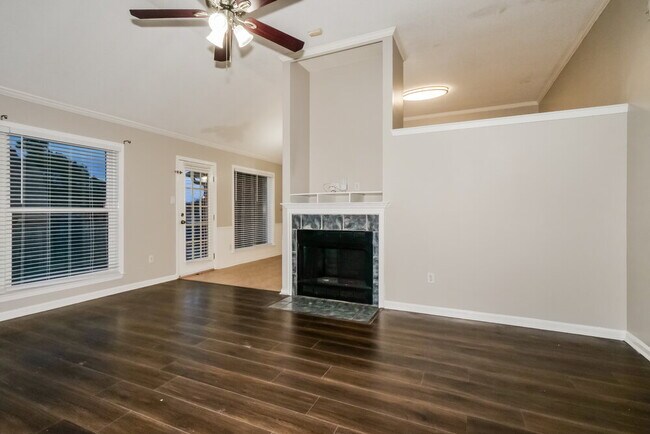 Foto del edificio - 7658 Shadow Hills Dr